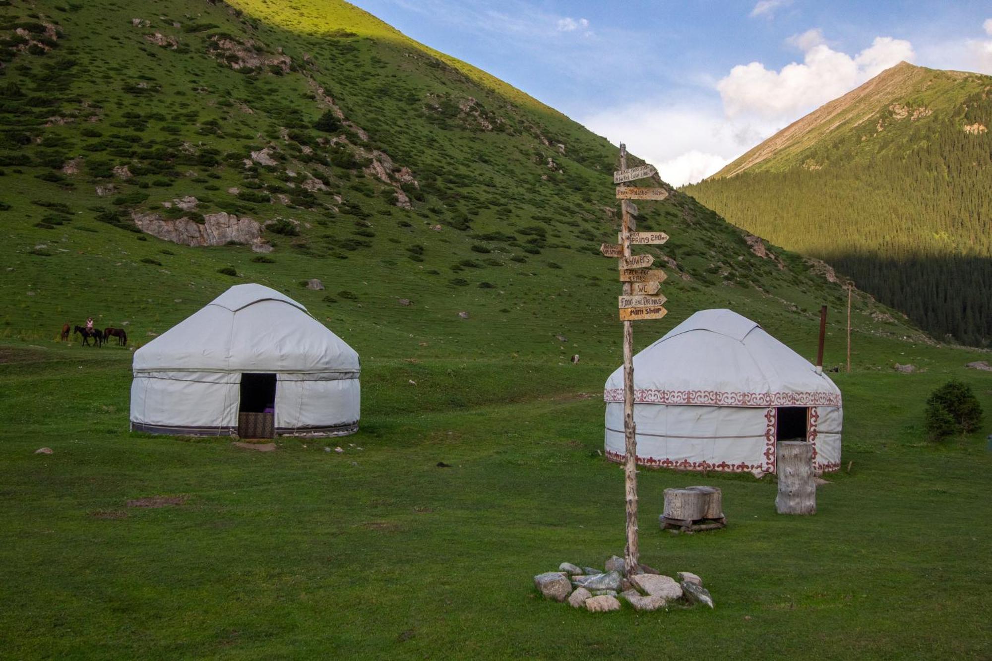 Eco Yurt Camp Arashan Hotel Teploklyuchinskoye Exterior foto