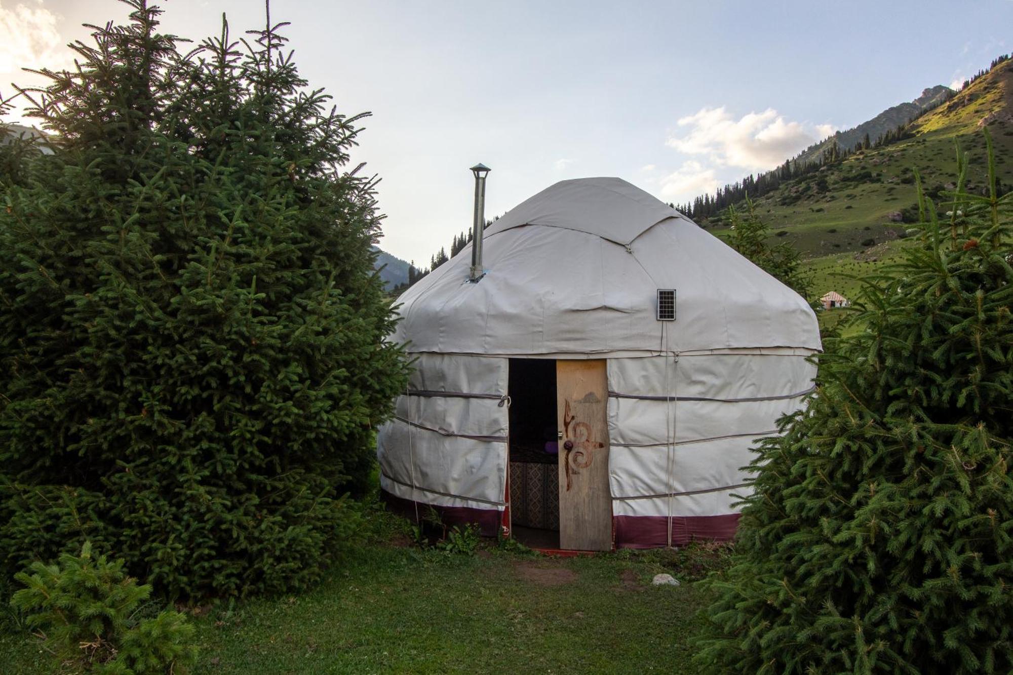 Eco Yurt Camp Arashan Hotel Teploklyuchinskoye Exterior foto