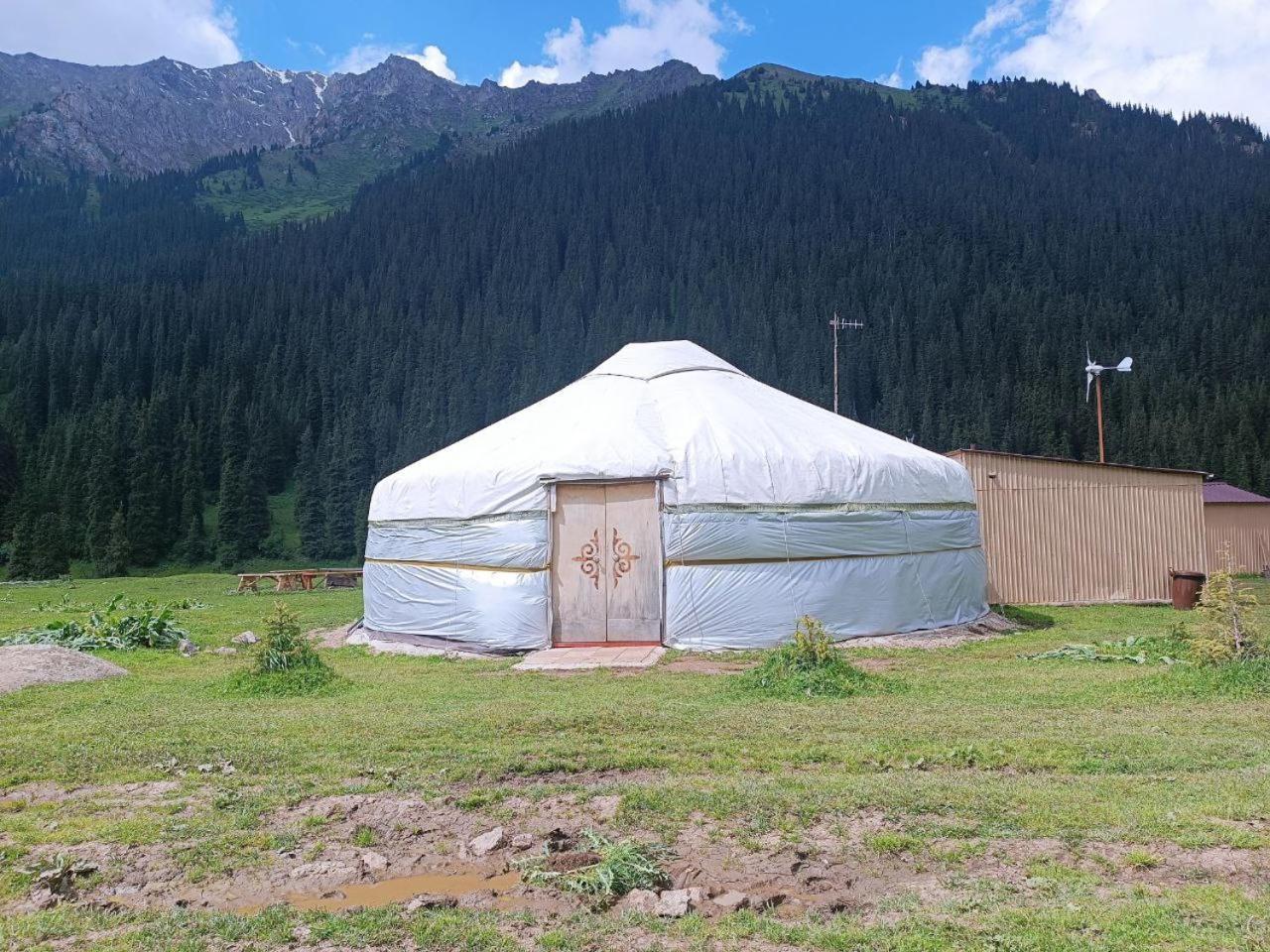 Eco Yurt Camp Arashan Hotel Teploklyuchinskoye Exterior foto